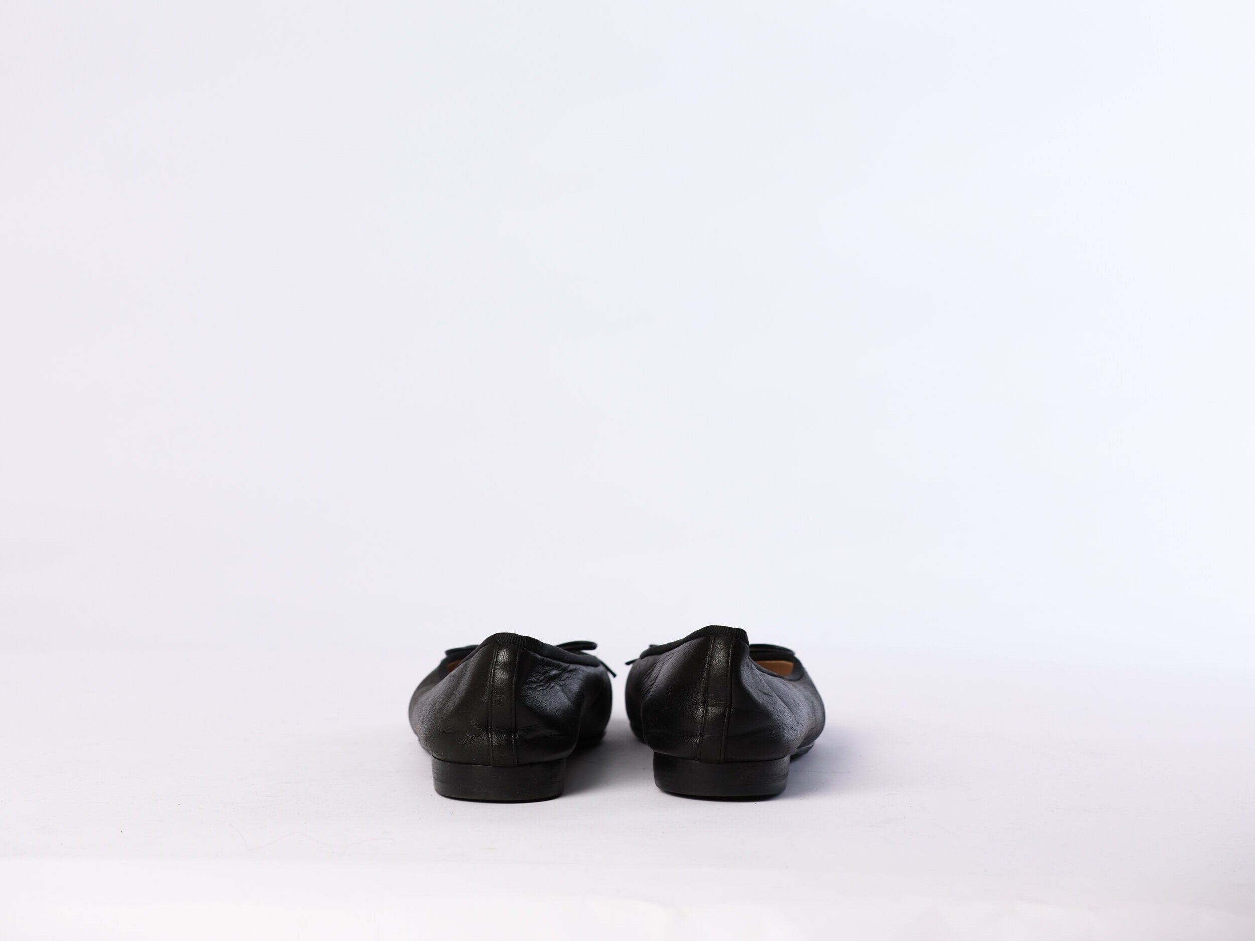 CHANEL | Interlocking CC Logo Leather Ballet Flats