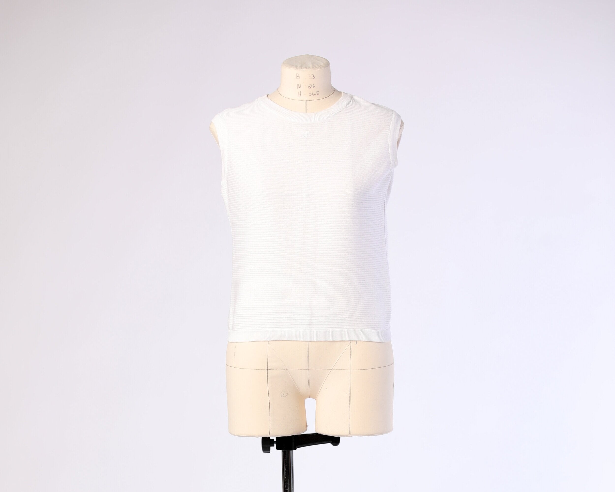 CHANEL  White Knit Tank Top – The Vault By Volpe Beringer