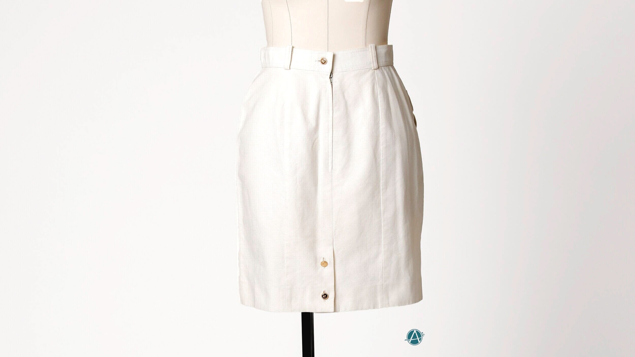 CHANEL | White Mini Skirt