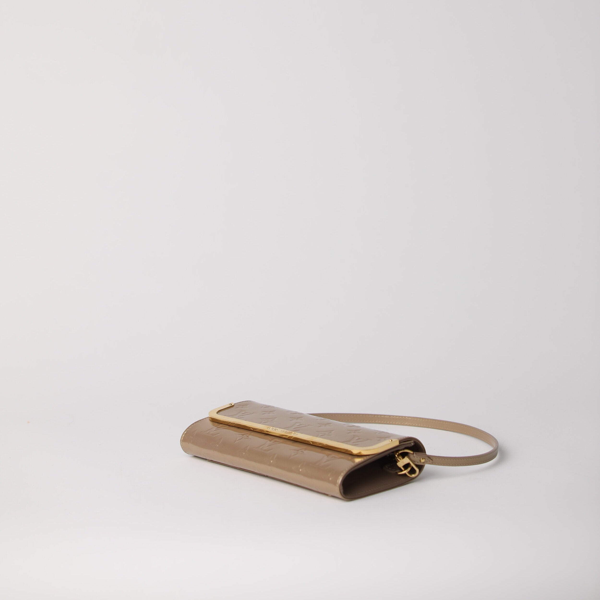 Louis Vuitton Beige Poudre Monogram Vernis Rossmore Clutch Bag