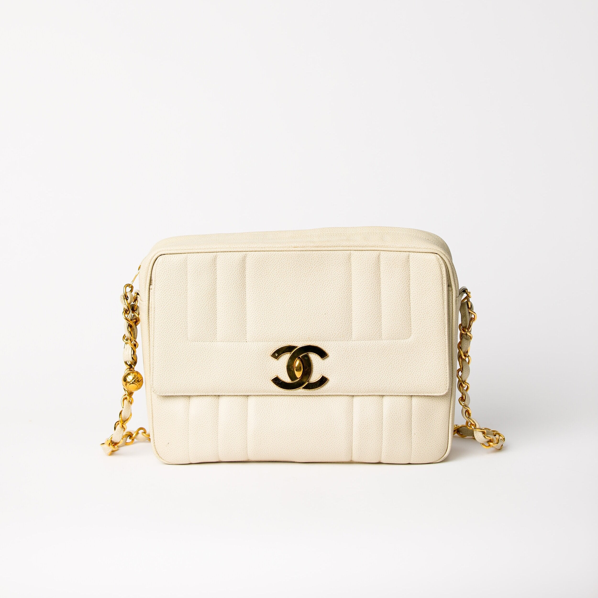 CHANEL  Classic White Leather Double Flap Medium Bag – The Vault By Volpe  Beringer